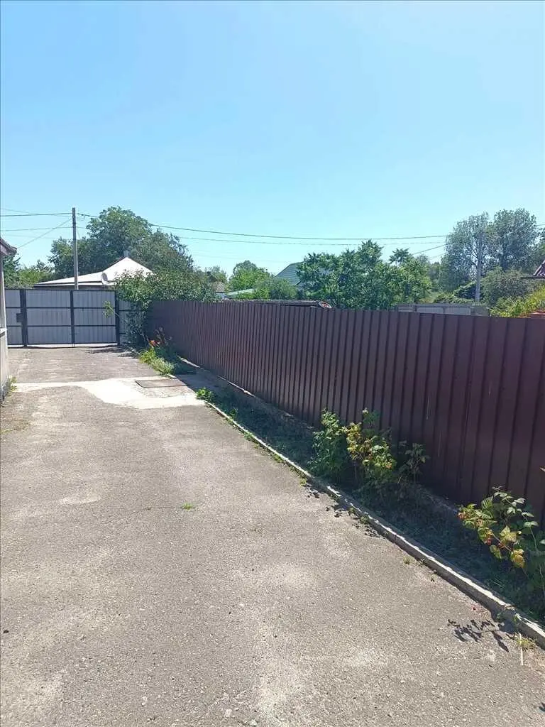 Добротний цегляний будинок у Ліску - заходь і живи!