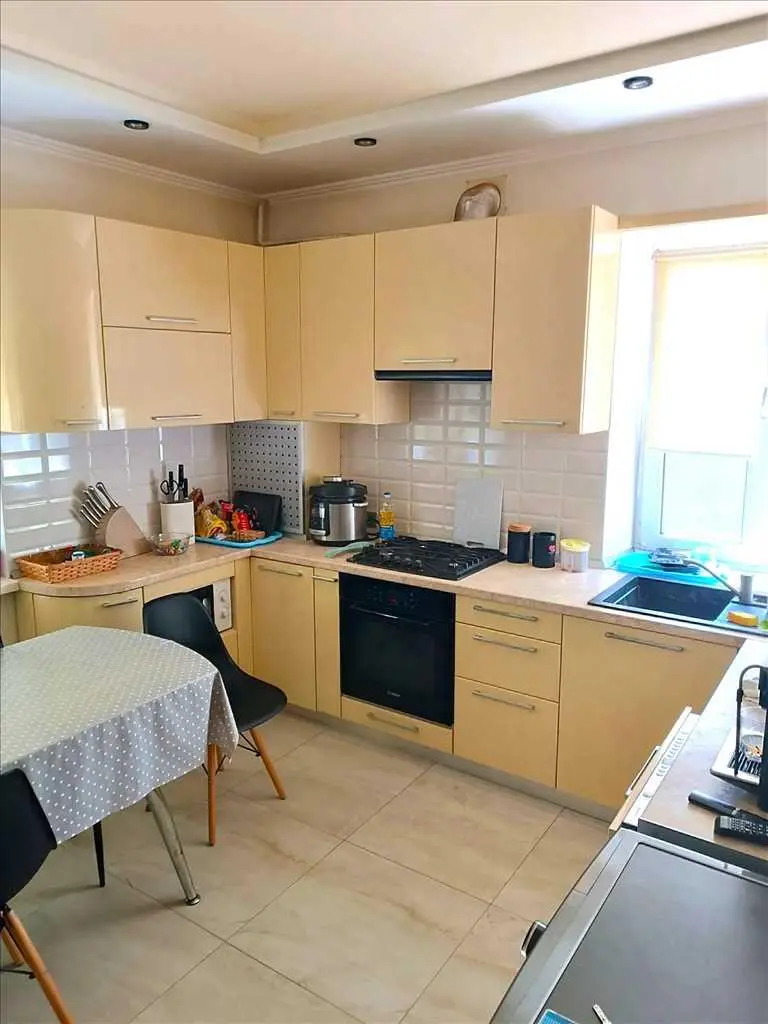 Добротний цегляний будинок у Ліску - заходь і живи!