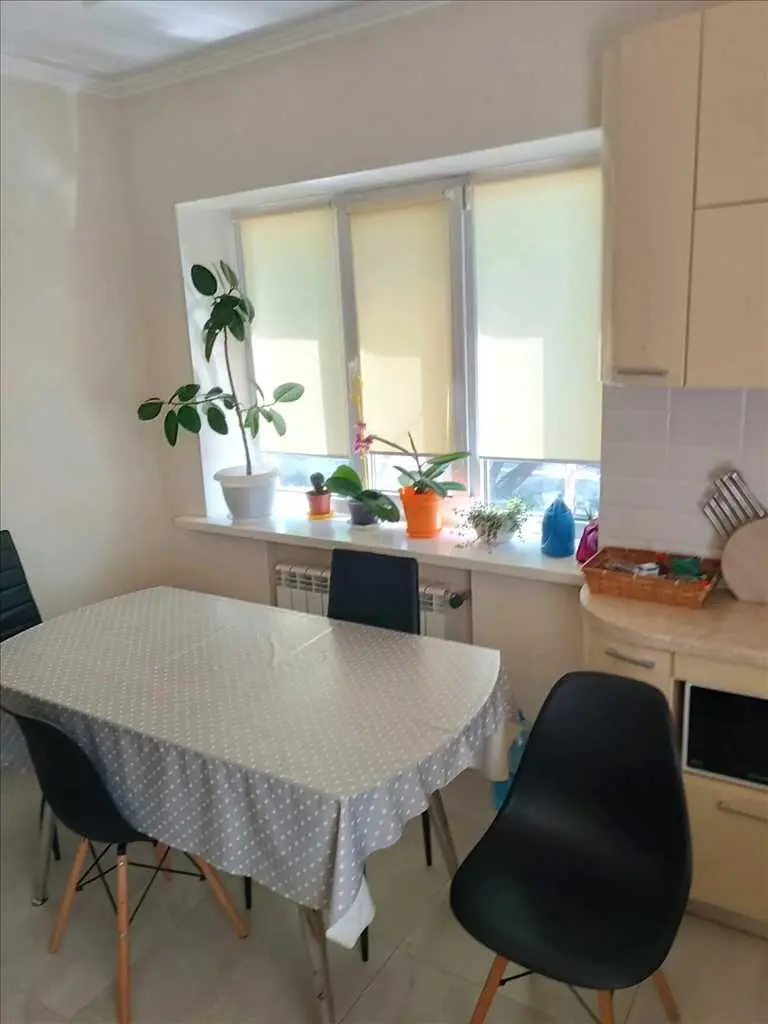 Добротний цегляний будинок у Ліску - заходь і живи!