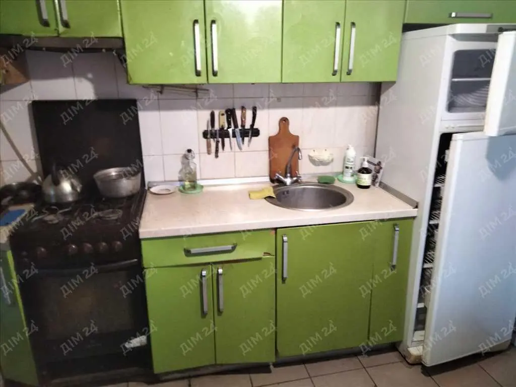 Ваці. Будинок з комунікаціями.