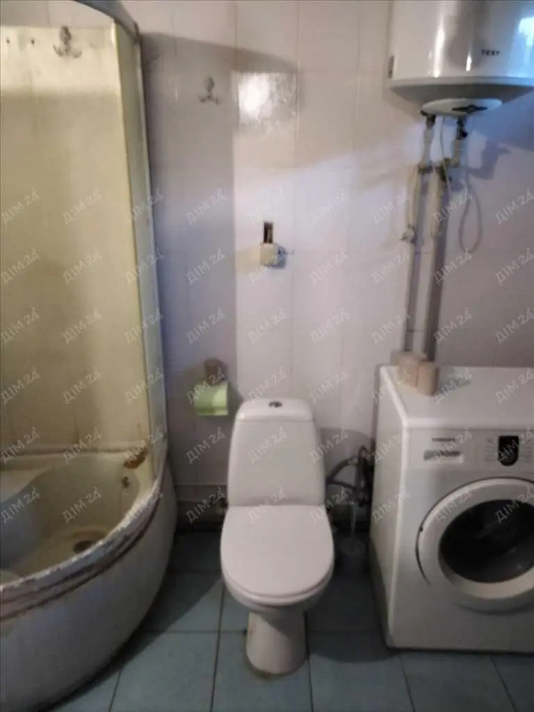 Ваці. Будинок з комунікаціями.