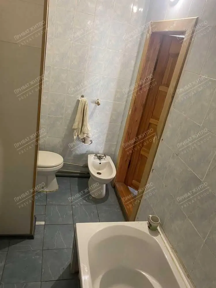 Продається цегляний будинок на Подолі