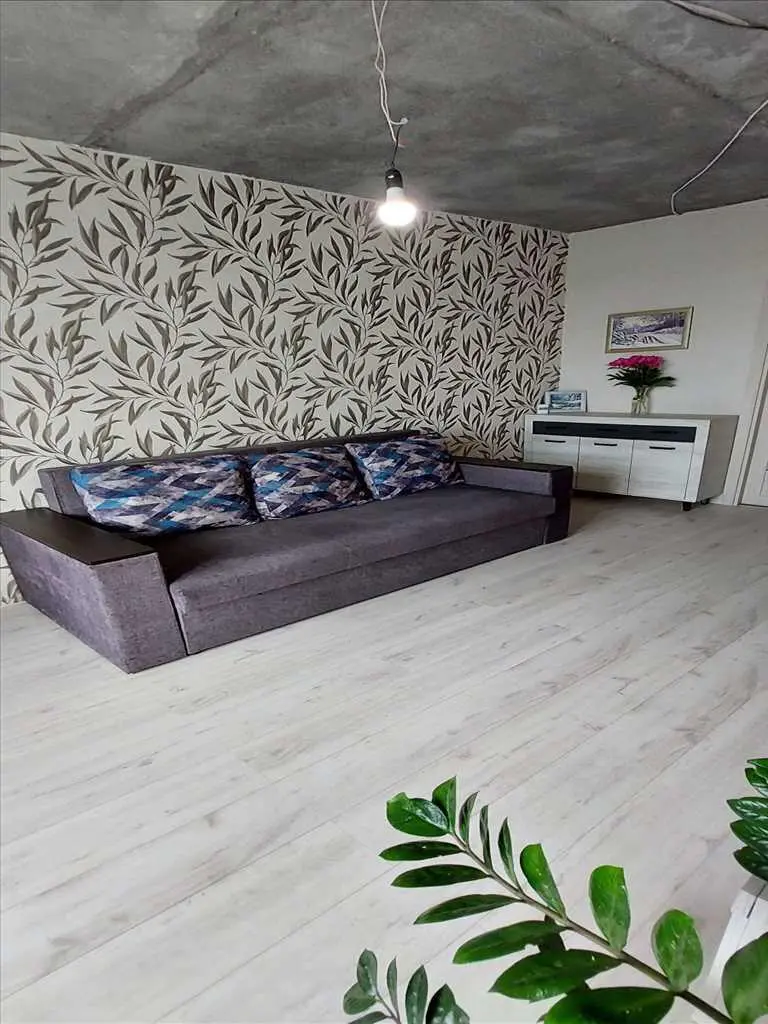 Простора квартира в новобудові!