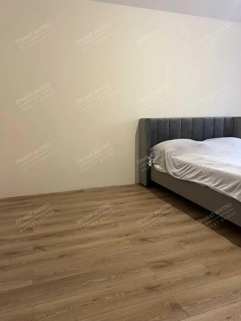 Продам простору трикімнатну квартиру на Подолі!