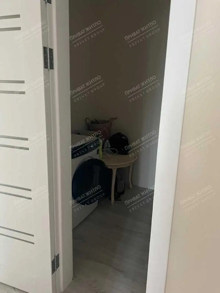 Продам простору трикімнатну квартиру на Подолі!