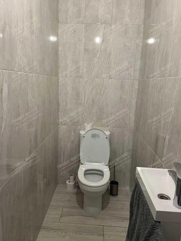 Продам простору трикімнатну квартиру на Подолі!