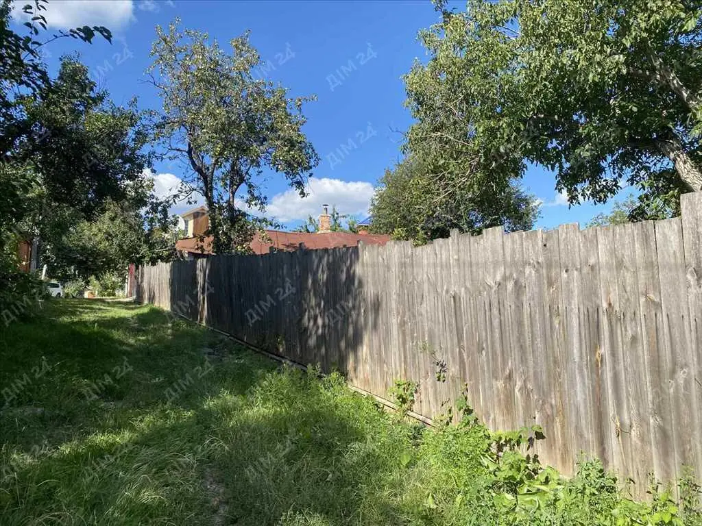 Ділянка центральній частині міста з неймовірним краєвидом.