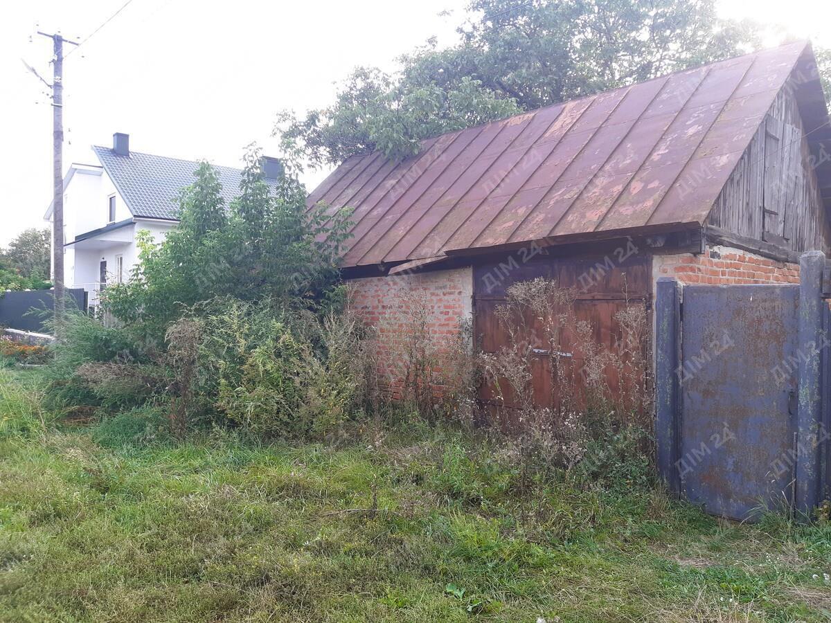 Сем`янівка. Будинок з комунікаціями біля річки.