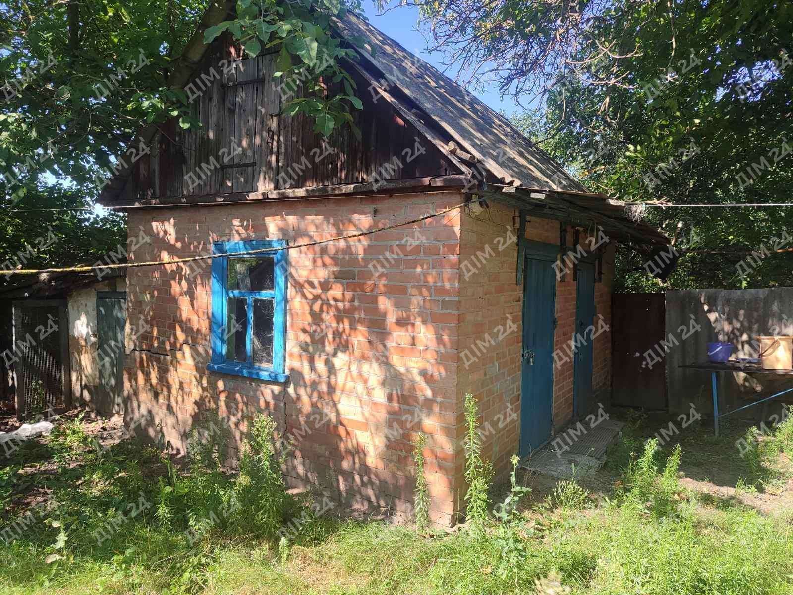 Сем`янівка. Будинок з комунікаціями біля річки.