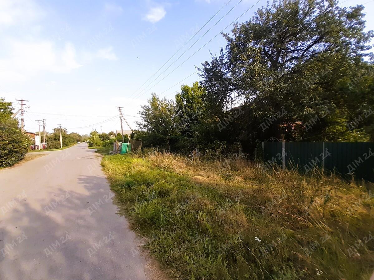 Сем`янівка. Будинок з комунікаціями біля річки.