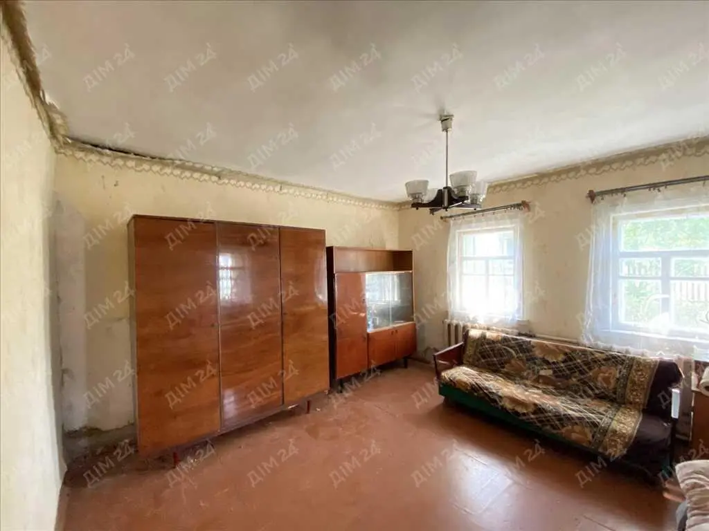 Будинок з великою ділянкою біля лісу!