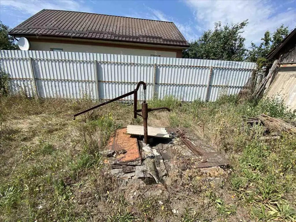 Будинок з великою ділянкою біля лісу!