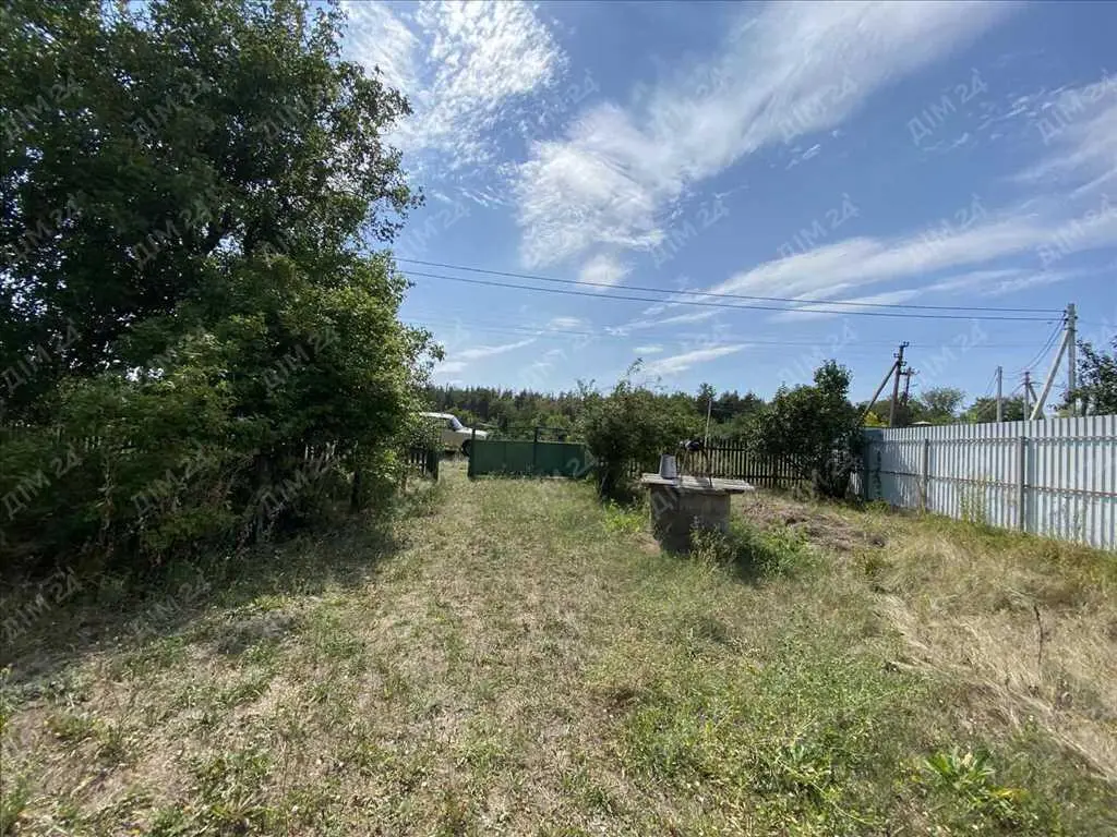 Будинок з великою ділянкою біля лісу!