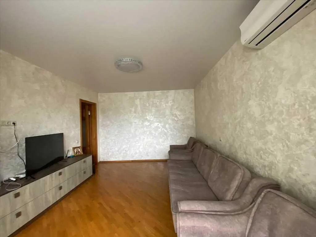 Затишна 2 кімнатна квартира з автономним опаленням!
