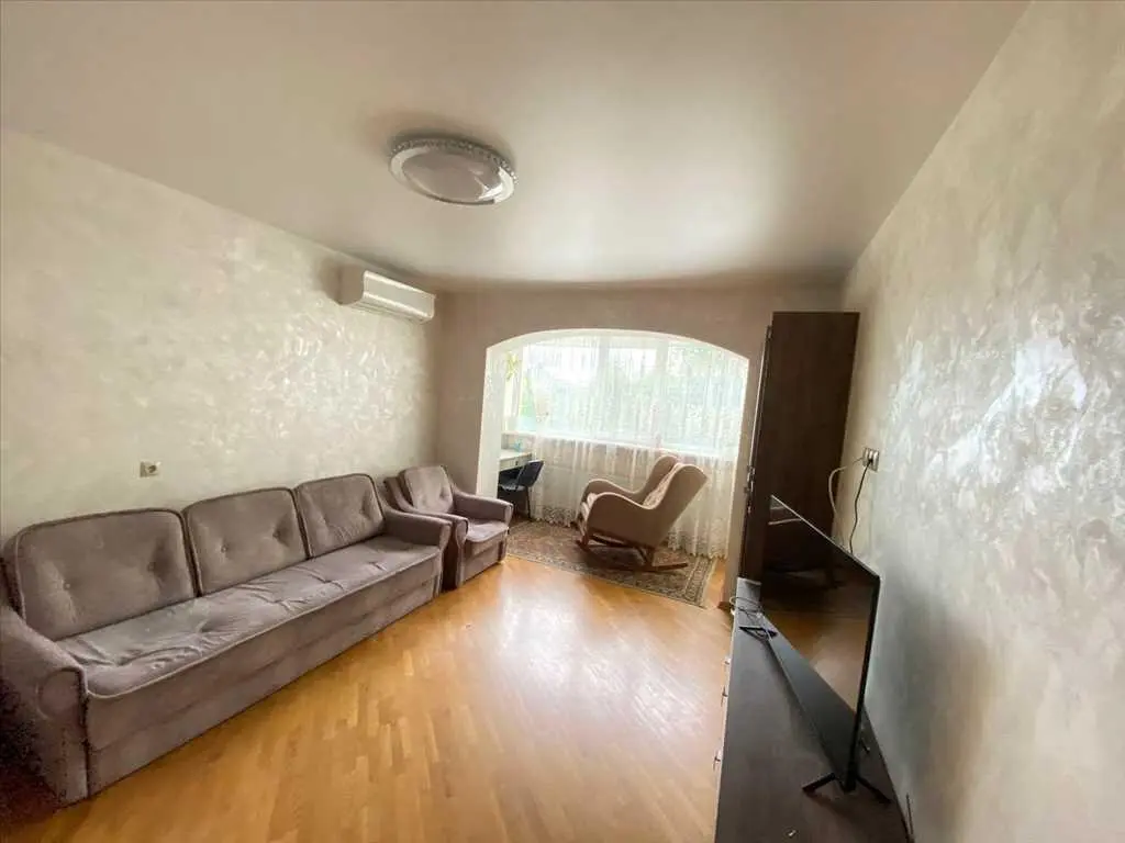 Затишна 2 кімнатна квартира з автономним опаленням!
