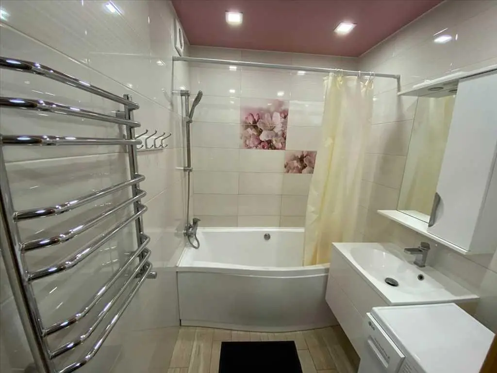 Затишна 2 кімнатна квартира з автономним опаленням!
