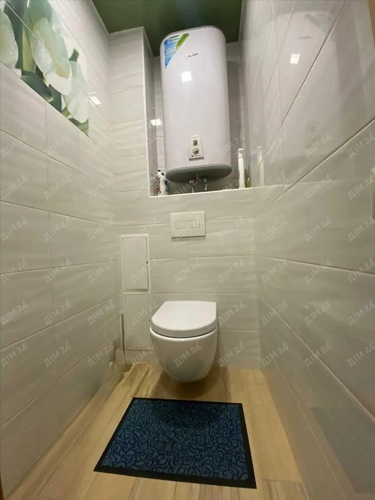 Затишна 2 кімнатна квартира з автономним опаленням!
