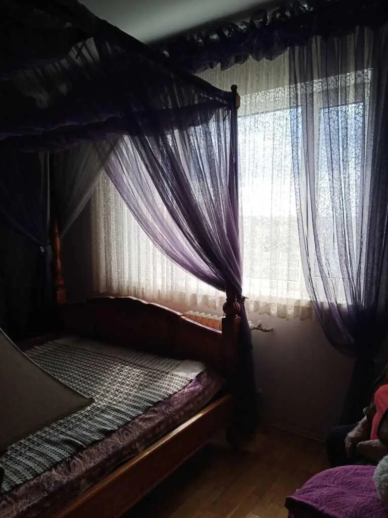 Просторий будинок в передмісті