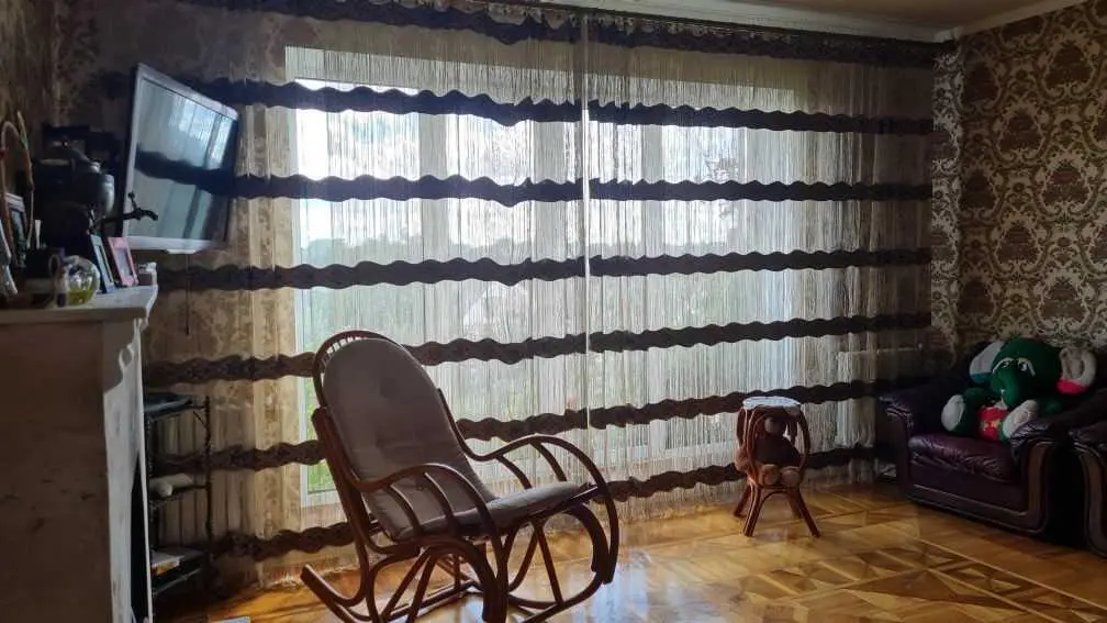 Просторий будинок в передмісті