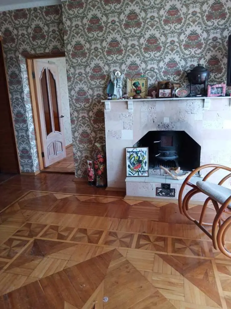 Просторий будинок в передмісті