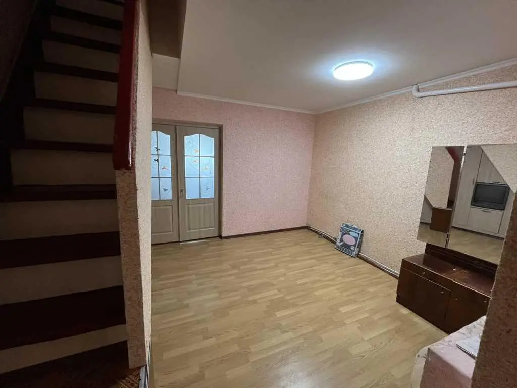 Простора квартира в Нових Санжарах