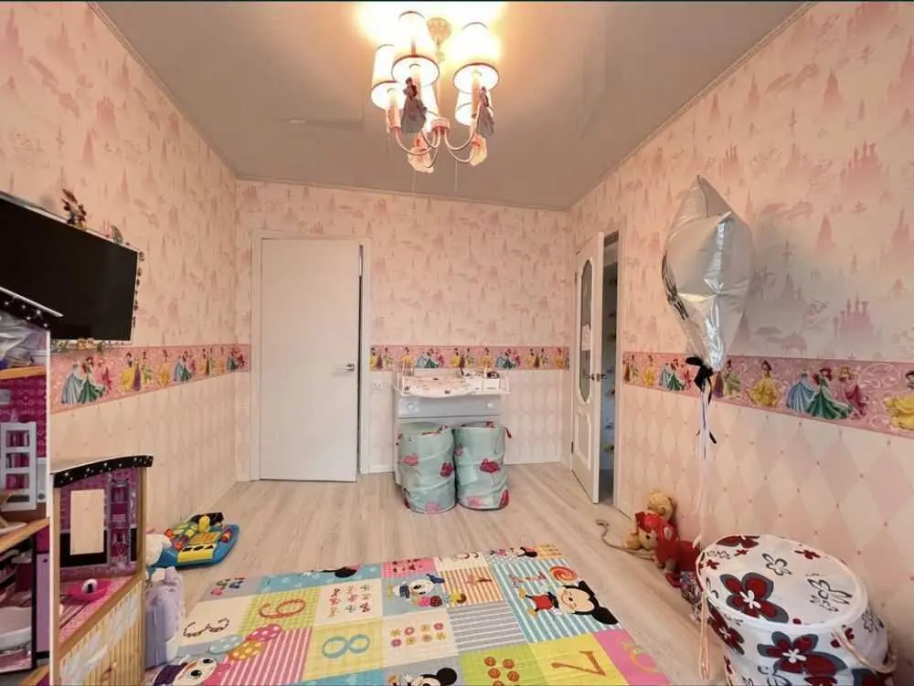 Чотирикімнатна квартира з індивідуальним опаленням поруч з ТД "ЦУМ"