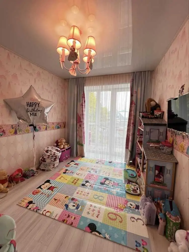 Чотирикімнатна квартира з індивідуальним опаленням поруч з ТД "ЦУМ"