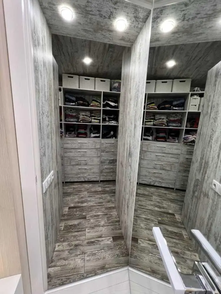 Чотирикімнатна квартира з індивідуальним опаленням поруч з ТД "ЦУМ"