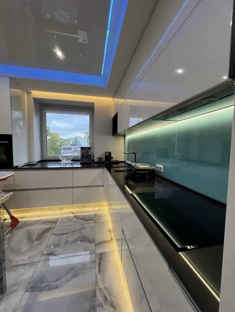 Чотирикімнатна квартира з індивідуальним опаленням поруч з ТД "ЦУМ"