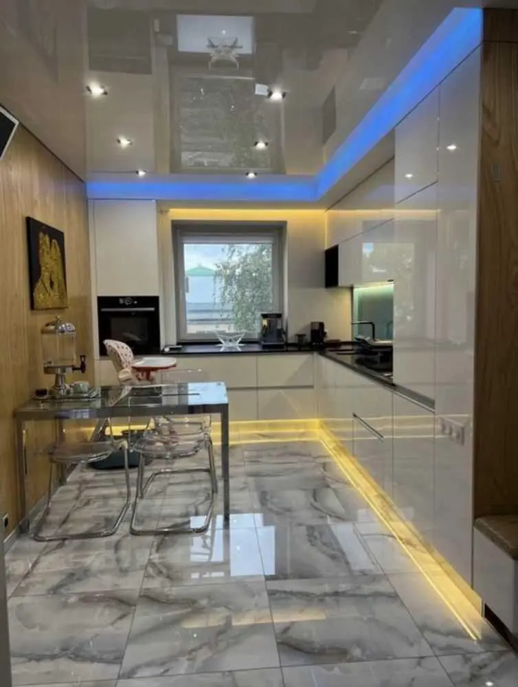 Чотирикімнатна квартира з індивідуальним опаленням поруч з ТД "ЦУМ"