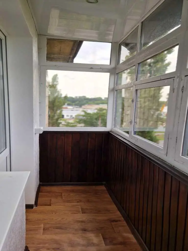 Двокімнатна квартира з ремонтом на Браїлках