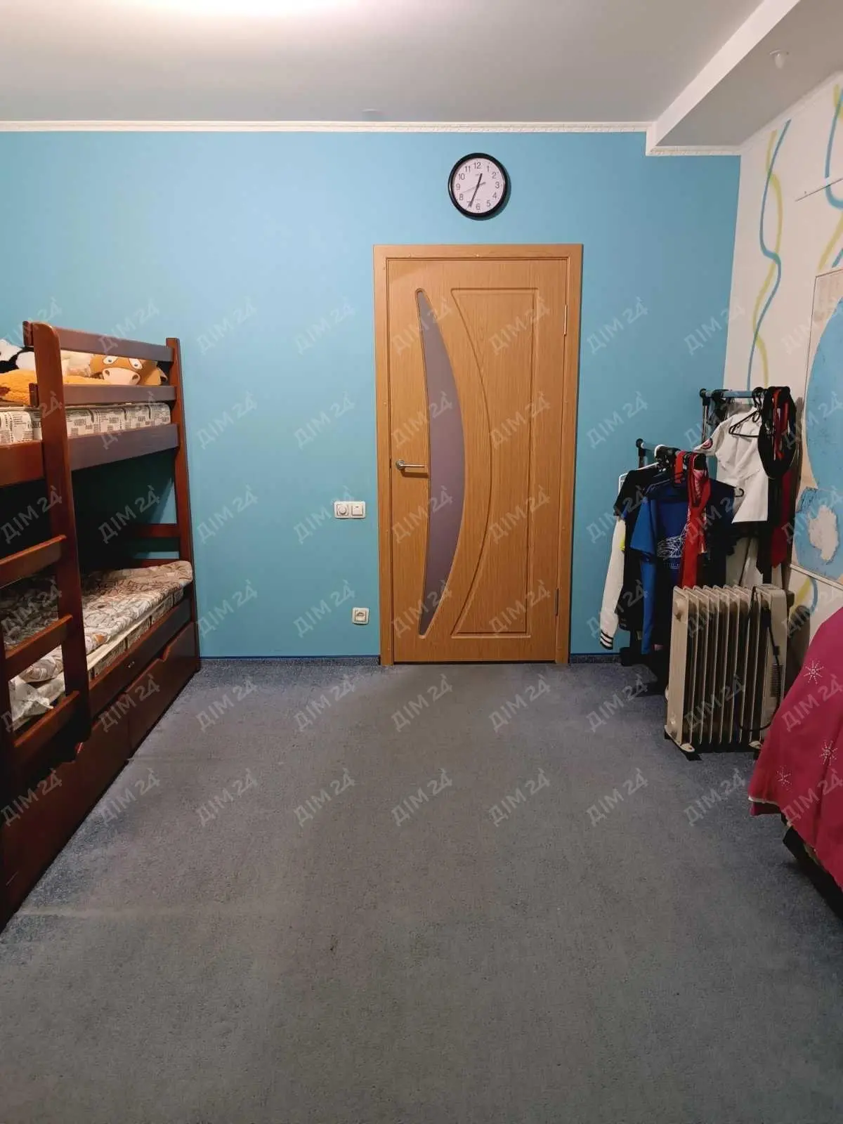 Простора квартира з індивідуальним опаленням на ближній Леваді