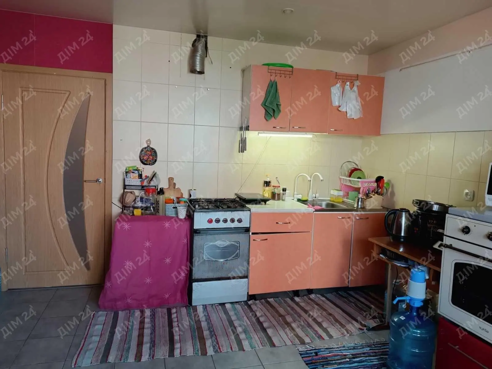 Простора квартира з індивідуальним опаленням на ближній Леваді