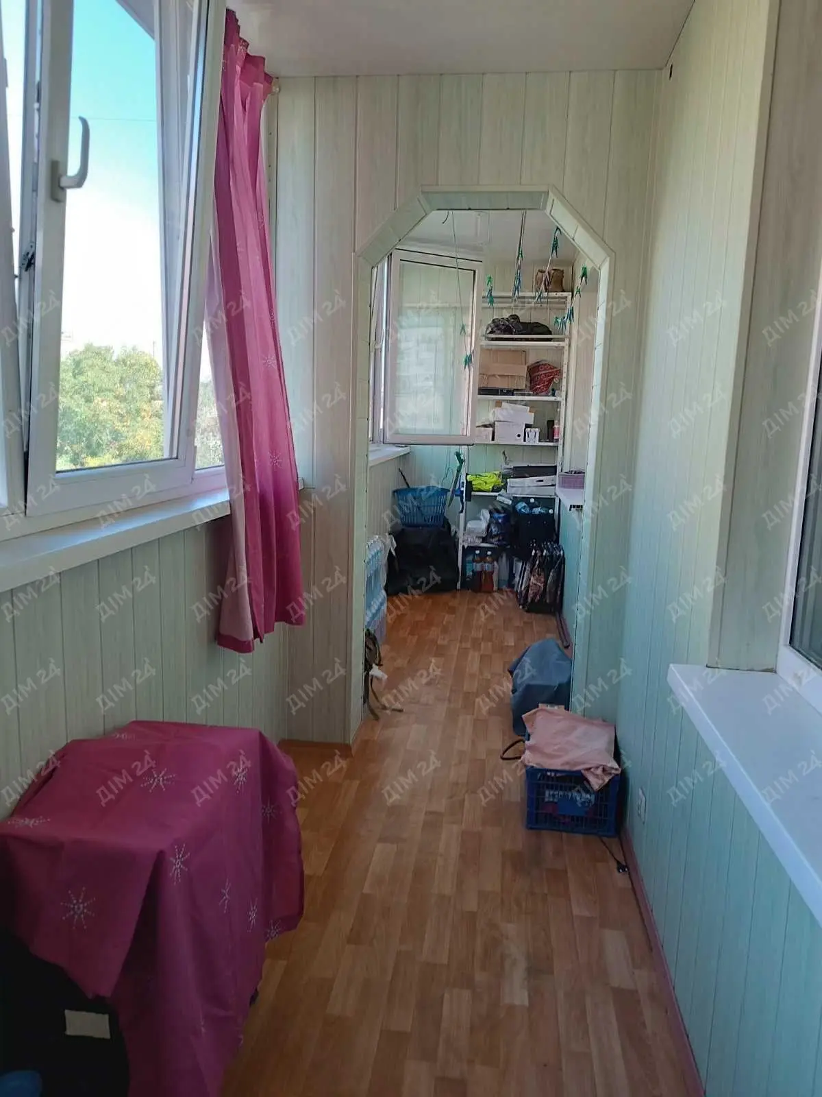 Простора квартира з індивідуальним опаленням на ближній Леваді