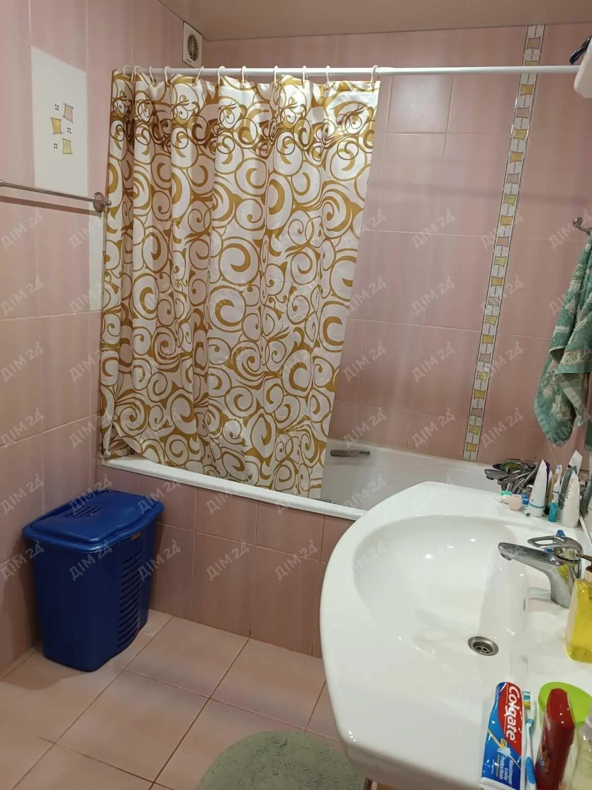 Простора квартира з індивідуальним опаленням на ближній Леваді