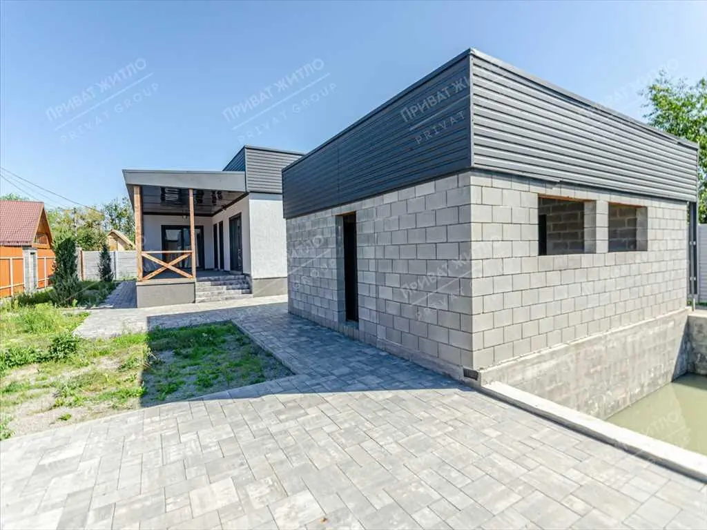 Продається будинок, у якому відчувається затишок і гармонія з першого кроку.
