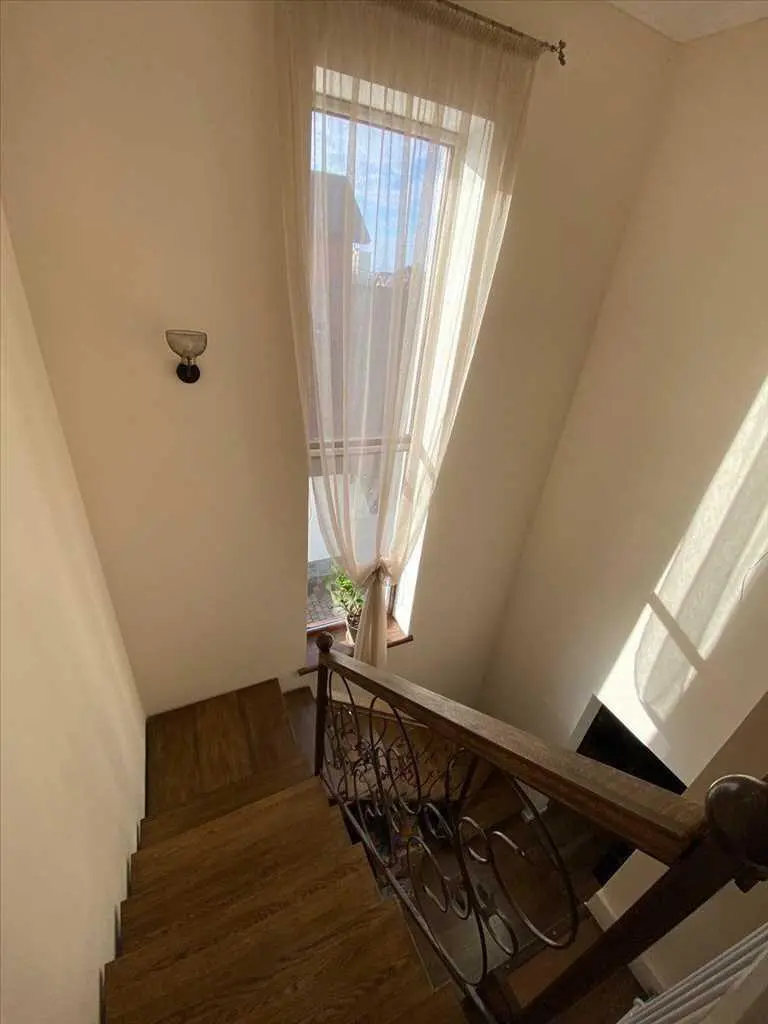 Сучасний будинок на Браїлках
