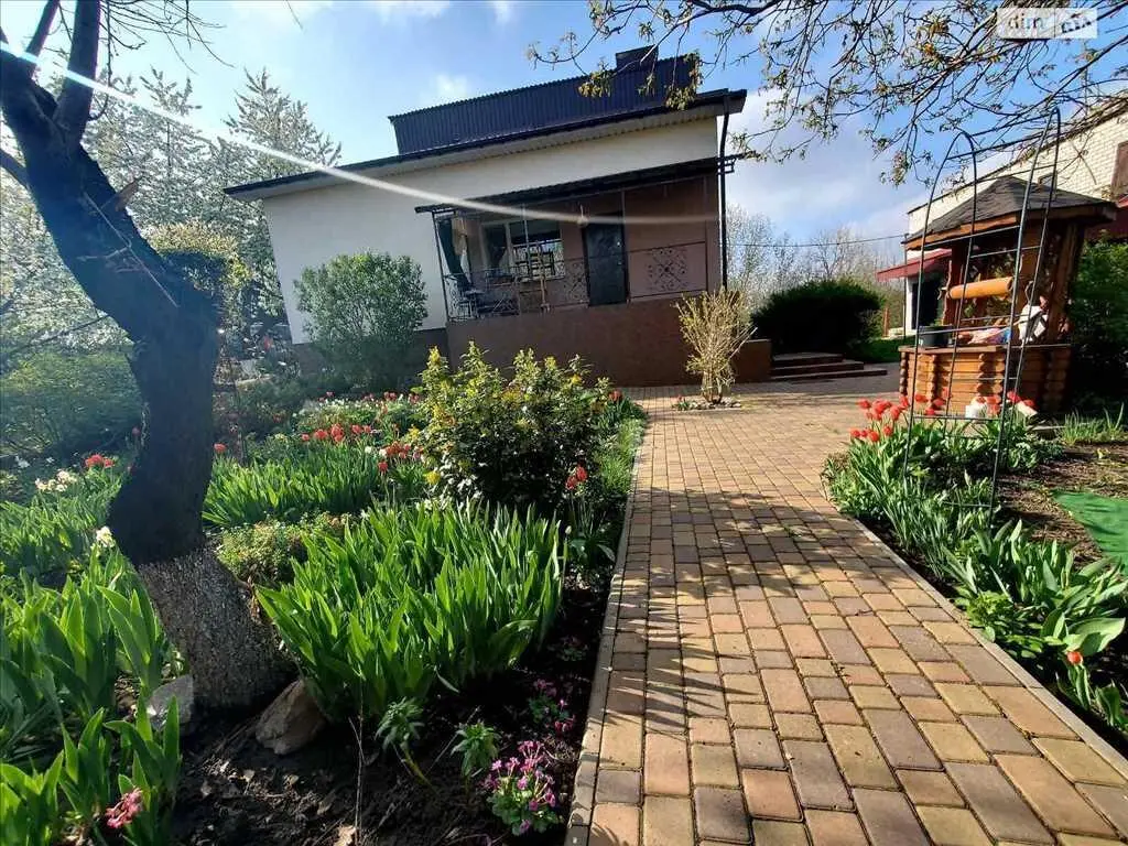 Шикарний будинок з приємною атмосферою у передмісті