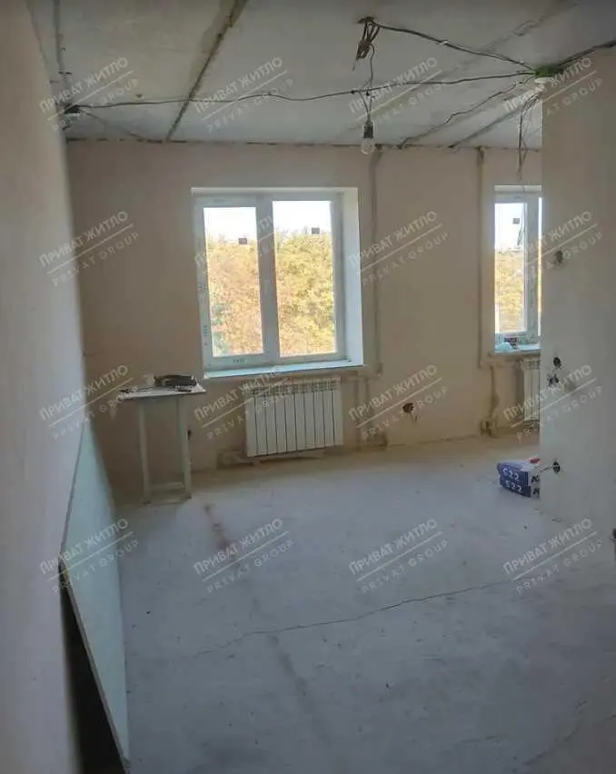 Продається трикімнатна квартира на Алмазному