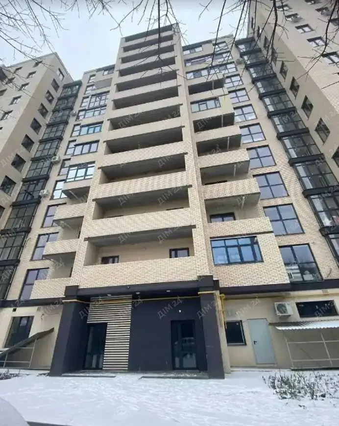 Простора 3-кімнатна з автономним опаленням та коморою