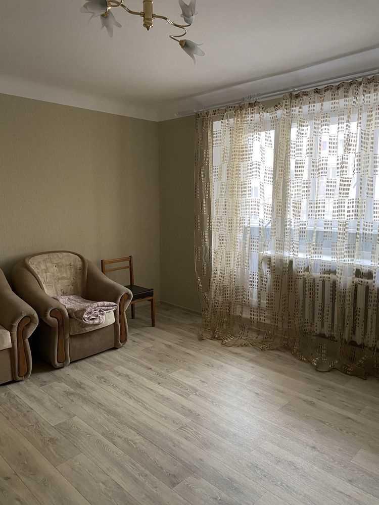 Простора 3-кімнатна квартира на 2-му поверсі в центральній частині Полтави!