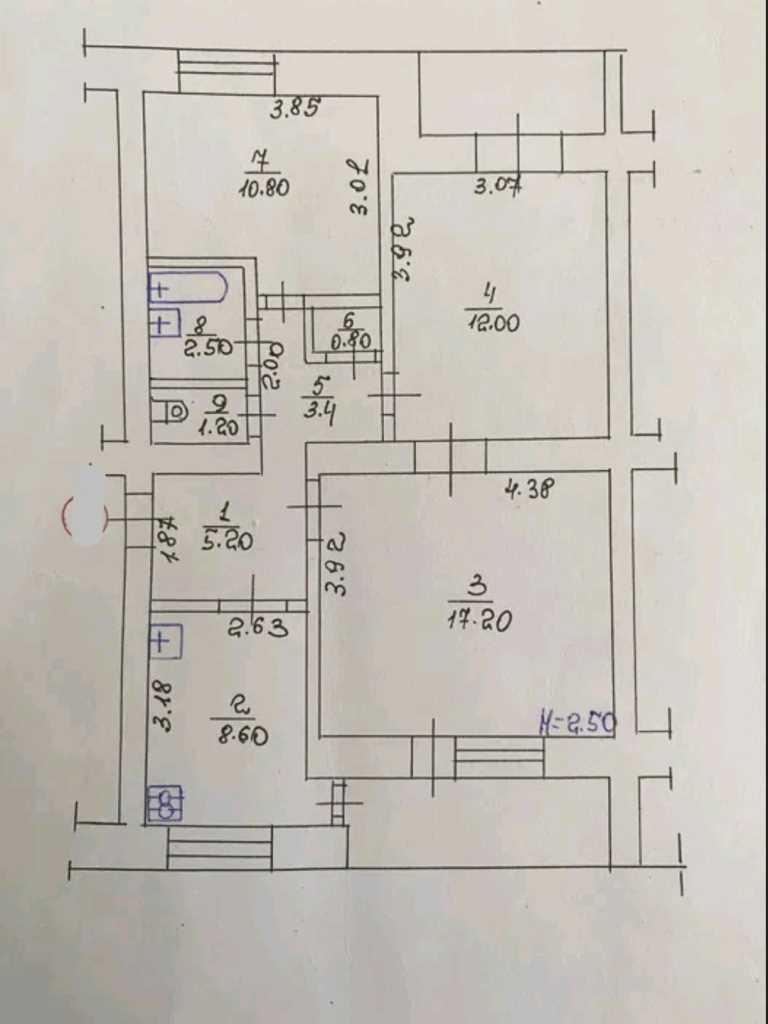 Простора 3-кімнатна квартира на 2-му поверсі в центральній частині Полтави!