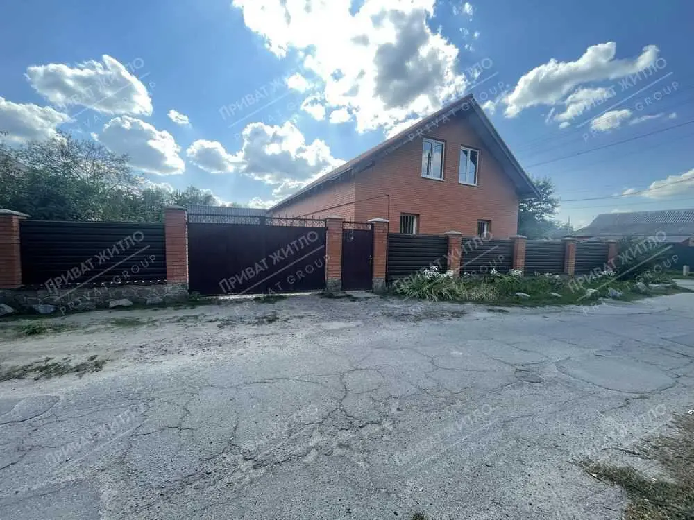 Продається цегляний будинок