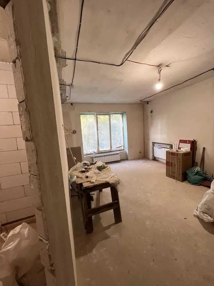 Власне житло поруч із зупинкою та школою — хапай поки є! 