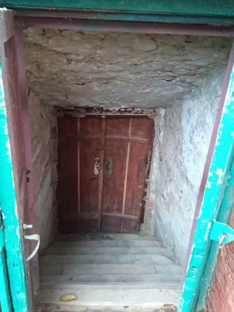 Будинок для великої родини біля річки