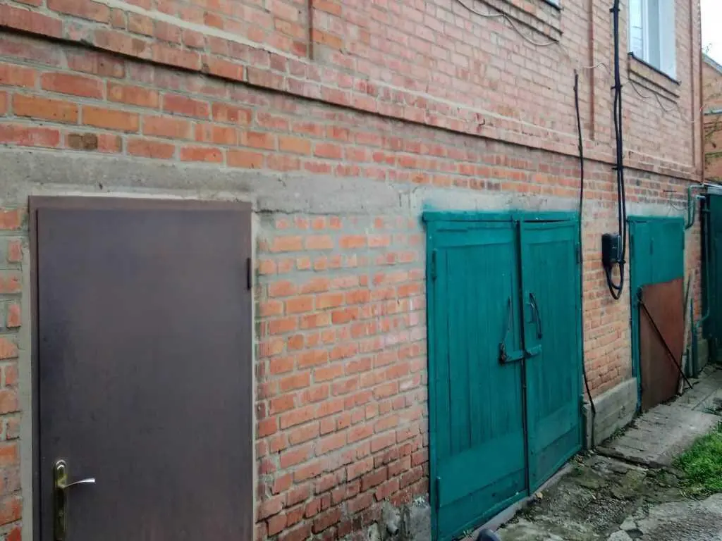 Будинок для великої родини біля річки