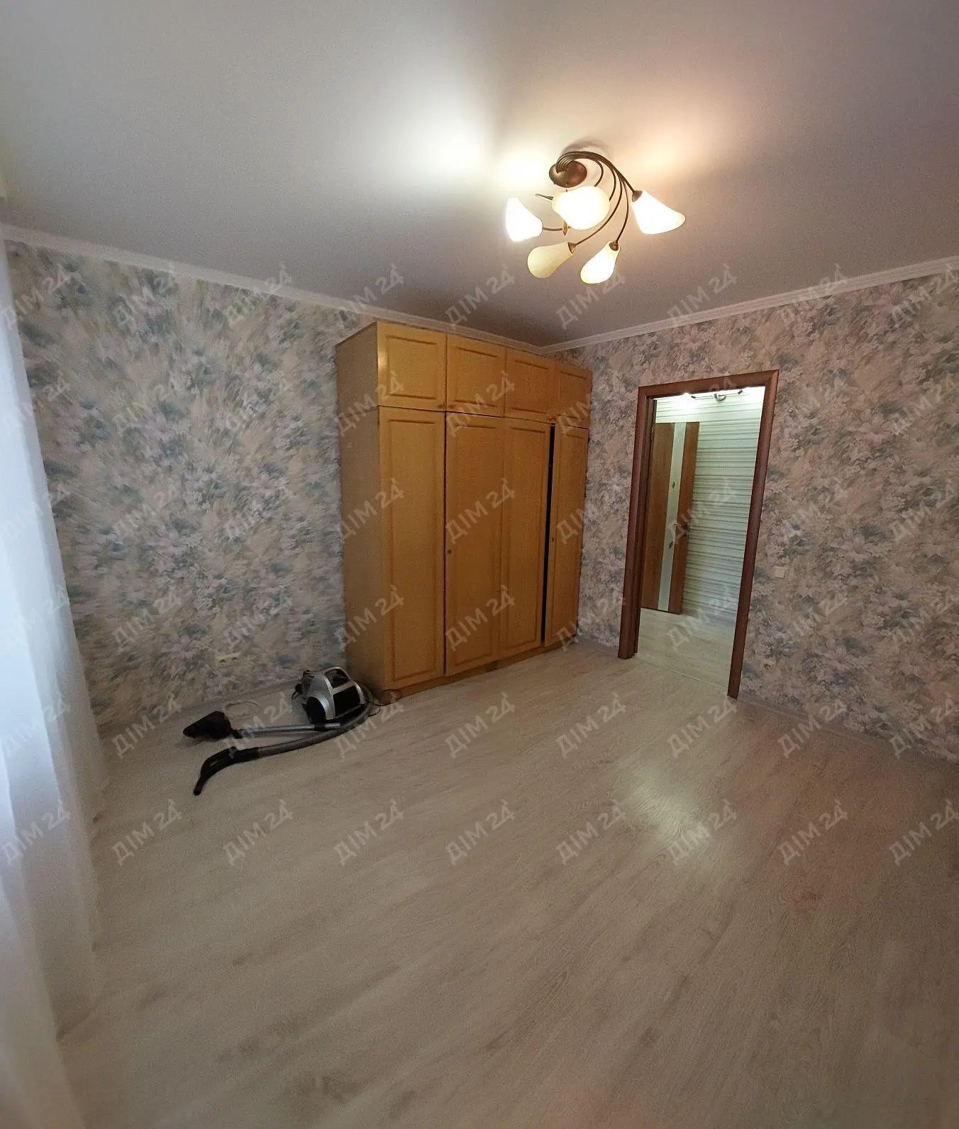 Двокімнатна квартира на Розсошенцях.