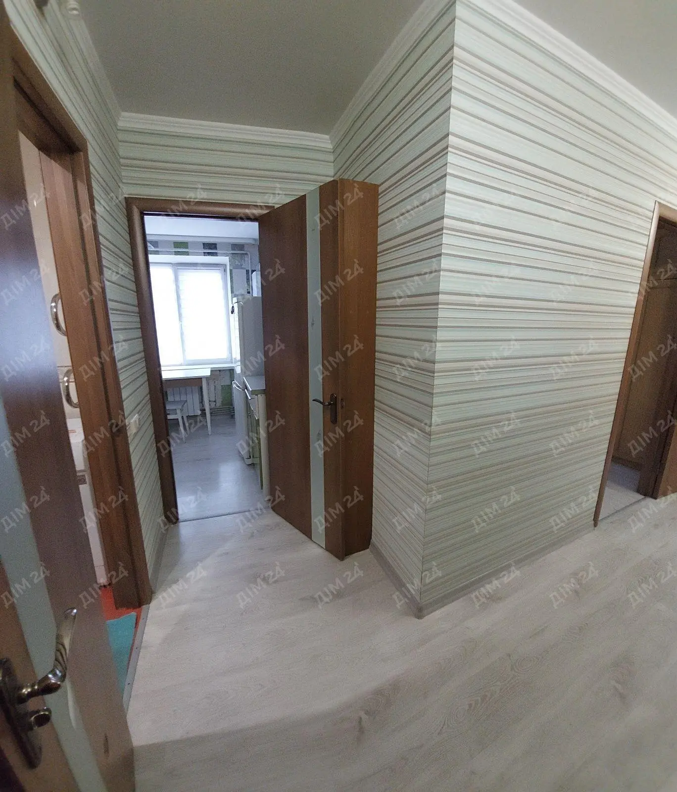 Двокімнатна квартира на Розсошенцях.