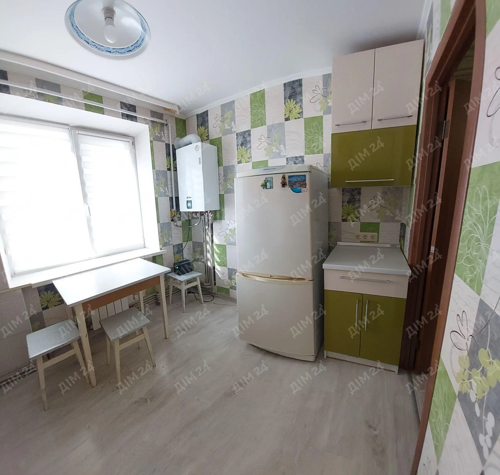 Двокімнатна квартира на Розсошенцях.