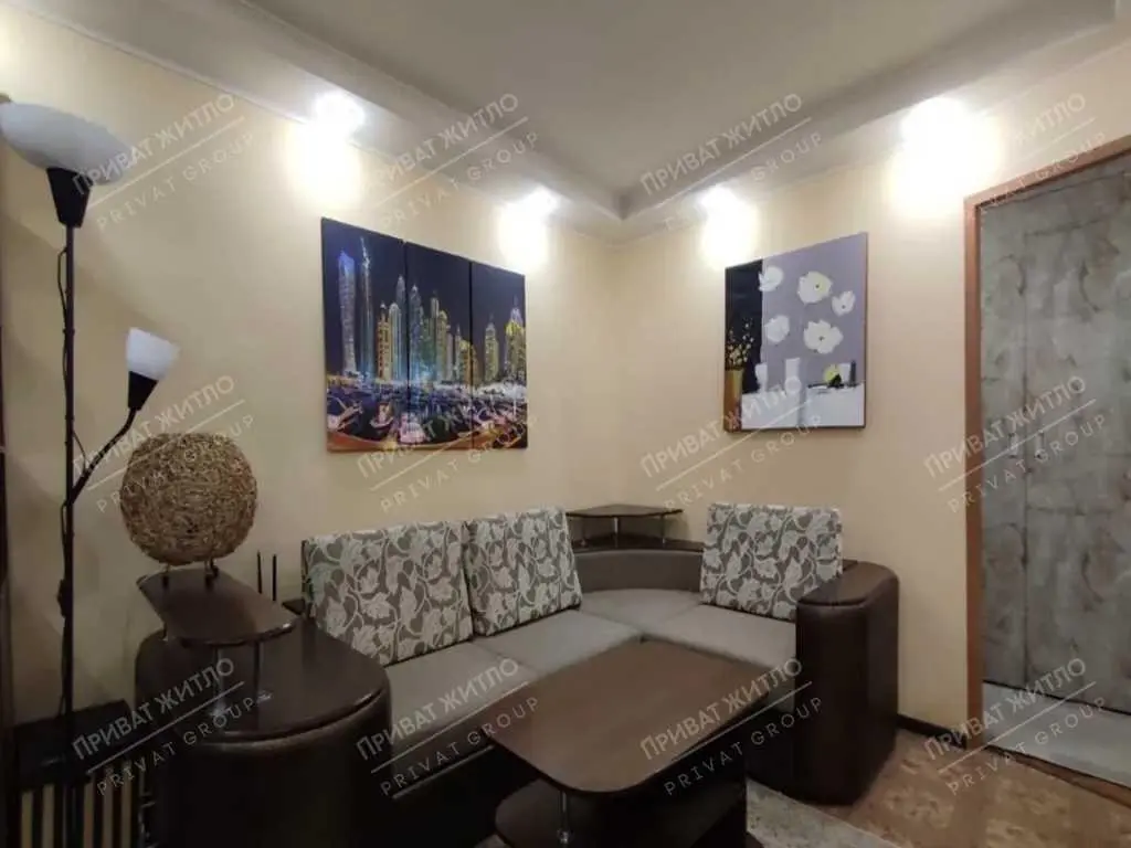 Продається двокімнатна квартира в центрі